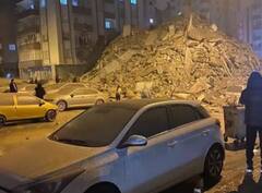 PHOTOS: ਤੁਰਕੀ 'ਚ ਭੂਚਾਲ ਨੇ ਮਚਾਈ ਤਬਾਹੀ, ਢਹਿ ਗਈਆਂ ਇਮਾਰਤਾਂ 'ਚ ਜ਼ਿੰਦਗੀ ਦੀ ਤਲਾਸ਼ ਜਾਰੀ, ਦਿਲ ਦਹਿਲਾ ਦੇਣ ਵਾਲੀਆਂ ਤਸਵੀਰਾਂ