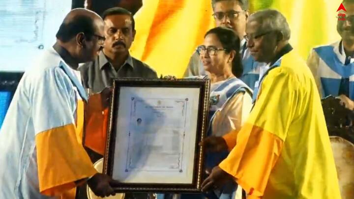 সেই ঘটনায় রাজনৈতিক তরজাও কম হয়নি। মমতা বন্দ্যোপাধ্যায়কে ডিলিট দেওয়া হবে এই খবর প্রকাশের সঙ্গে সঙ্গে শুরু হয়ে যায় তরজা।