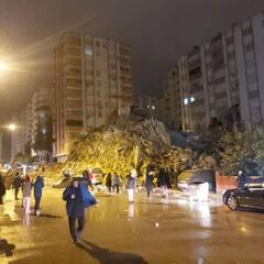 Turkey Earthquake : துருக்கி மக்களை துயரப்படுத்திய நிலநடுக்கம்..இணையத்தில் வெளியான பதைபதைக்க வைக்கும் புகைப்படங்கள்!