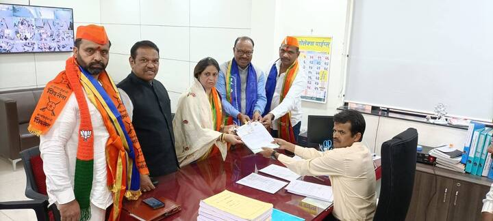 दिवंगत आमदार लक्ष्मण जगताप यांच्या पत्नी अश्विनी जगताप यांनी आज चिंचवड मतदार संघातून उमेदवारी अर्ज दाखल केला.