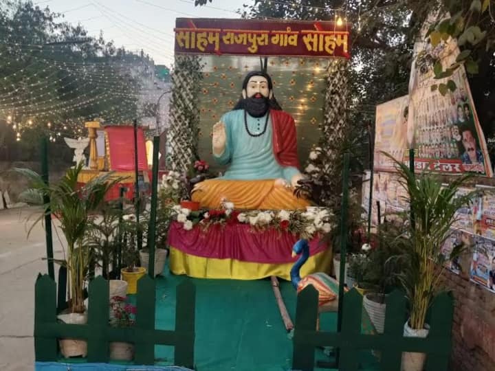 मंदिर में सुबह अमृतवाणी से शुरू हुआ जयंती समारोह रात 11 बजे तक चला. इस दौरान दिन दिन भर भजन-आरती, लंगर और फिर झांकियां निकाली गईं. करोल बाग मंदिर के ट्रस्टियों ने एबीपी न्यूज को बताया कि संत रविदास जब तुगलकाबाद से चले थे, तो कुछ समय के लिए करोल बाग के इसी जगह पर उन्होंने विश्राम किया था.