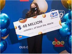 दादा के कहने पर 18 साल की लड़की ने खरीदा लॉटरी टिकट, अचानक जीत लिए 2.9 अरब रुपये