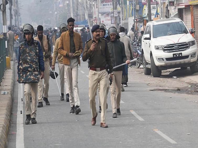 Bihar Section 144 imposed 23 social networking and messaging applications banned protests youth murder Saran CM Nitish kumar Amitesh Kumar Mubarakpur Bihar: Houses Set Afire After Youth's Death In Saran, Section 144 Imposed, Social Networking Sites Banned