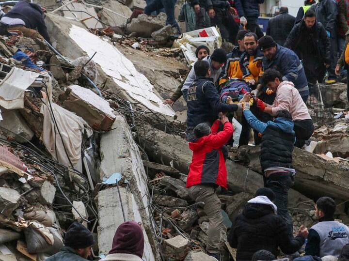 In Turkey, strange behavior was observed in birds just before the earthquake Shocking Video : நிலநடுக்கத்தை முன்கூட்டியே உணர்ந்ததா பறவைகள்..? வைரலாகும் துருக்கி வீடியோ