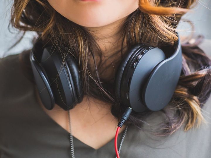 Excessive Use Of Headphone Earphone May Effects On Brain And Heart