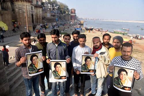 তাঁর প্রথম মৃত্যুবার্ষিকীতে সোশ্যাল মিডিয়া উপচে পড়ছে শ্রদ্ধাজ্ঞাপনে। অনুরাগী থেকে শুরু করে তারকারা, সকলেই তাঁর প্রতি শ্রদ্ধা জানিয়েছেন।