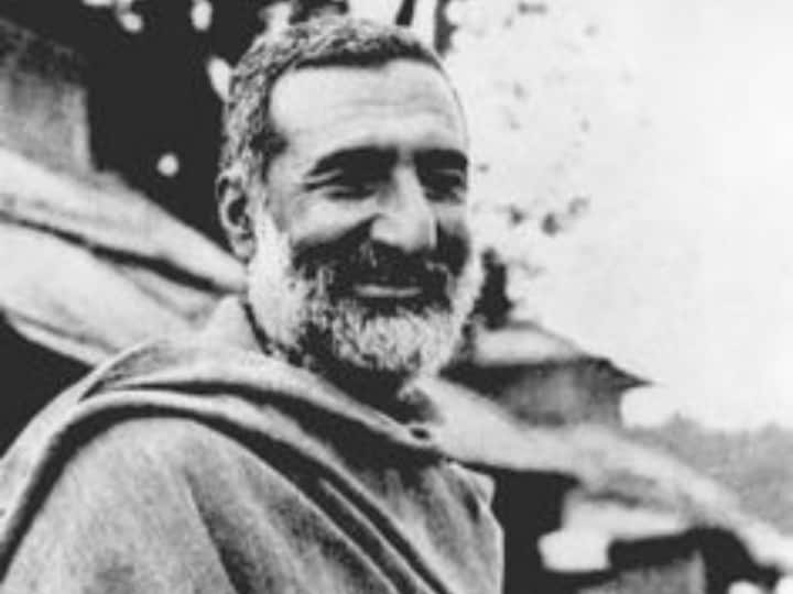 Abdul Ghaffar Khan Birth Anniversary: आजादी के बाद भी अब्दुल गफ्फार खान ने 40 साल जेल में काटे, फ्रंटियर गांधी को नहीं मिला न्याय Abdul Ghaffar Khan Birth Anniversary: Ghaffar Khan worked closely with Mahatma Gandhi for Hindu-Muslim unity Abdul Ghaffar Khan Birth Anniversary: आजादी के बाद भी अब्दुल गफ्फार खान ने 40 साल जेल में काटे, फ्रंटियर गांधी को नहीं मिला न्याय
