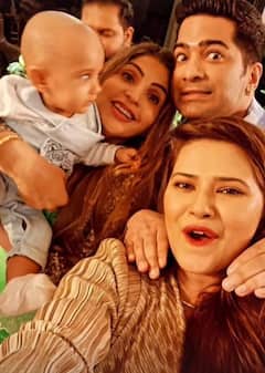 Kratika Sengar Daughter Pics: कृतिका सेंगर ने कराया बेटी देविका का मुंडन..सेरेमनी में पहुंचे कई सितारे, एक्ट्रेस ने शेयर की क्यूट तस्वीरें