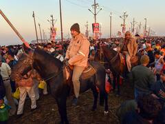 Magh Mela: Devotees Take Holy Dip, Offer Prayers At Sangam In Prayagraj On Magh Purnima — IN PICS