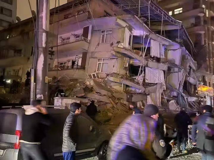 Earthquake: शक्तिशाली भूकंप से दहला मिडिल ईस्ट! तुर्किए-सीरिया में करीब 175 लोगों की मौत, हजारों घायल turkey earthquake magnitude 7.9 apartment buildings collapsed after powerful earthquake Earthquake: शक्तिशाली भूकंप से दहला मिडिल ईस्ट! तुर्किए-सीरिया में करीब 175 लोगों की मौत, हजारों घायल