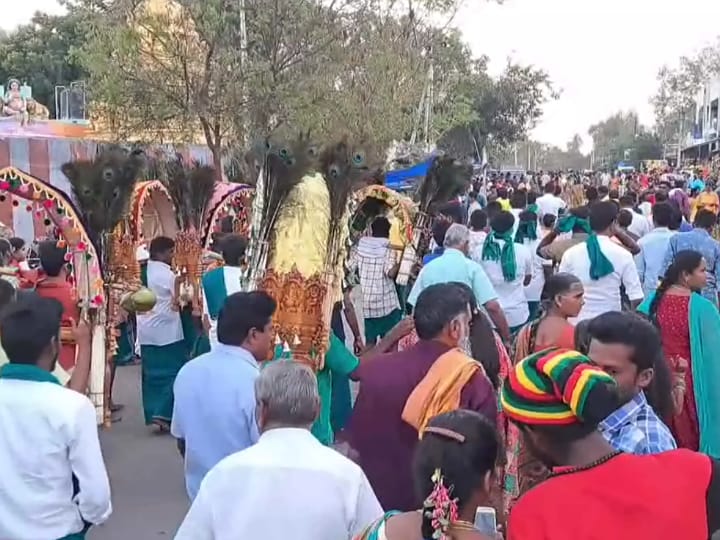 Thaipusam 2023 : தைப்பூச திருவிழா:  இளநீர், மயில் காவடி எடுத்து முருகனை தரிசித்த கரூர் பக்தர்கள்