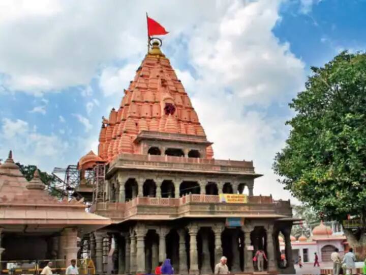 मध्य प्रदेश सरकार इस योजना के तहत यात्रा मार्च से शुरू कर रही है. इसके तहत सिर्फ 60 साल या उससे अधिक के सीनियर सिटीजन को फ्री में तीर्थ स्थलों का सफर कराती है. महिलाओं को इस योजना के तहत 2 साल की छूट दी जाती है. सिर्फ मध्य प्रदेश के निवासी ही सफर कर सकते हैं. (PC- dharmasva.mp.gov.in)