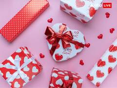 वैलेंटाइन डे पर पार्टनर को तोहफा देते वक्त बरतें सावधनी, गलत गिफ्ट से रिश्ते में आ सकती है दरार