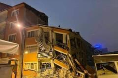 Turkey Earthquake : துருக்கி மக்களை துயரப்படுத்திய நிலநடுக்கம்..இணையத்தில் வெளியான பதைபதைக்க வைக்கும் புகைப்படங்கள்!