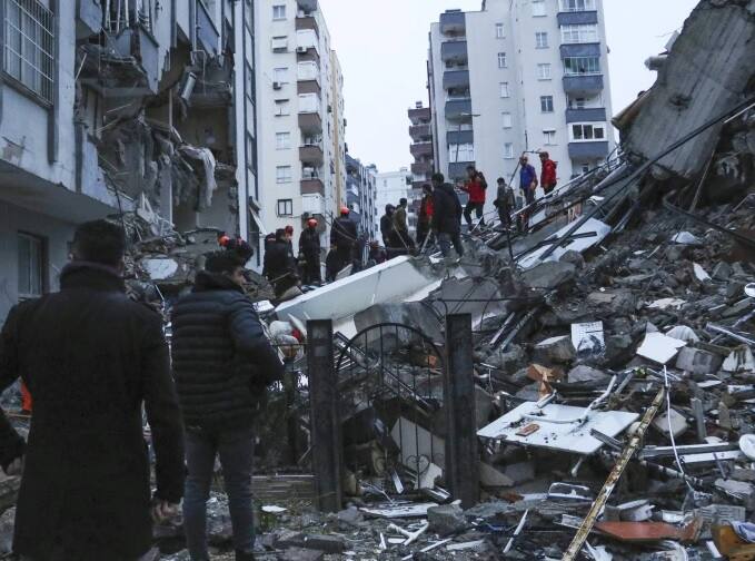 Turkey Syria Earthquake 39 earthquakes in last 24 hours more than 1700 dead Turkey marathi news Turkey Earthquake: तुर्कस्तान की भूकंपस्थान... गेल्या 24 तासात तुर्कीला भूकंपाचे तब्बल 39 धक्के, 1700 हून अधिक मृत्यू 