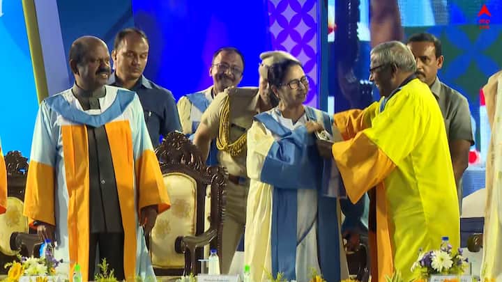 ২০১৮ সালে এই সম্মান দেওয়া হয় মুখ্যমন্ত্রী মমতা বন্দ্যোপাধ্যায়কে। তৎকালীন আচার্য কেশরীনাথ ত্রিপাঠির হাত থেকে পুরস্কার গ্রহণ করেছিলেন মুখ্যমন্ত্রী।