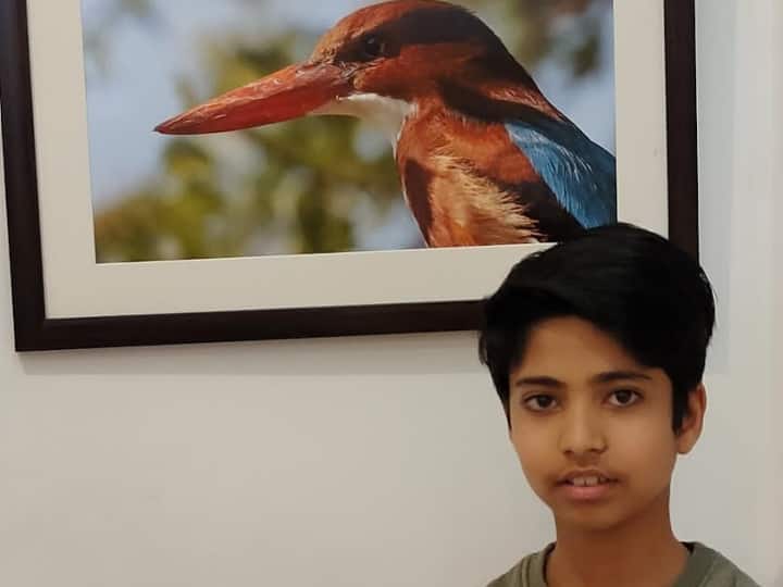 राजस्थान के जयपुर स्थित जवाहर कला केंद्र में फोटो प्रदर्शनी लगाई है. इसमें 11 साल के आर्यन शर्मा की खींची फोटोज भी लगाई गई हैं. आर्यन की जो  फोटोज प्रदर्शनी में लगाई गई हैं वो पक्षियों की है.