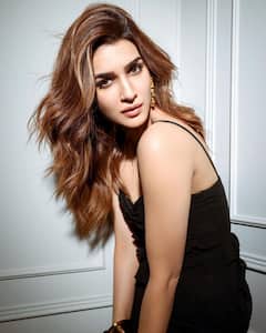 Kriti Sanon Photo: ब्लैक थाई हाई स्लिट ड्रेस में कृति सेनन का बोल्ड लुक, आपके स्टाइल में लगा देगा चार चांद