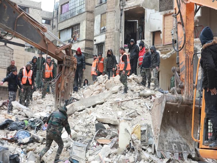 Turkey Syria Earthquake Second Powerful Earthquake Hits Turkey Hours After Over 1 200 Killed Turkey Earthquake:  भूकंपाच्या लागोपाठ दुसऱ्या धक्क्याने तुर्कीत हाहाकार... 1300 हून जास्त लोकांचा मृत्यू, शेकडो इमारती जमीनदोस्त