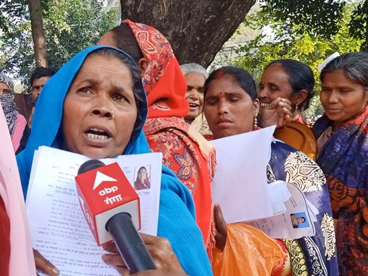 Bareilly News: एक साल में पैसा दोगुना करने का लालच देकर कंपनियां फरार, कलेक्ट्रेट पहुंचे हजारों लोग Invested Money In Absconding Companies Now People Reached Collectorate ANN Bareilly News: एक साल में पैसा दोगुना करने का लालच देकर कंपनियां फरार, कलेक्ट्रेट पहुंचे हजारों लोग