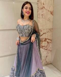 Photo : नेहा मलिकच्या ग्लॅमरस अदा