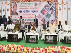 CM नीतीश कुमार समाधान यात्रा के तहत बांका पहुंचे, जीविका दीदी संवाद कार्यक्रम में लिया भाग 