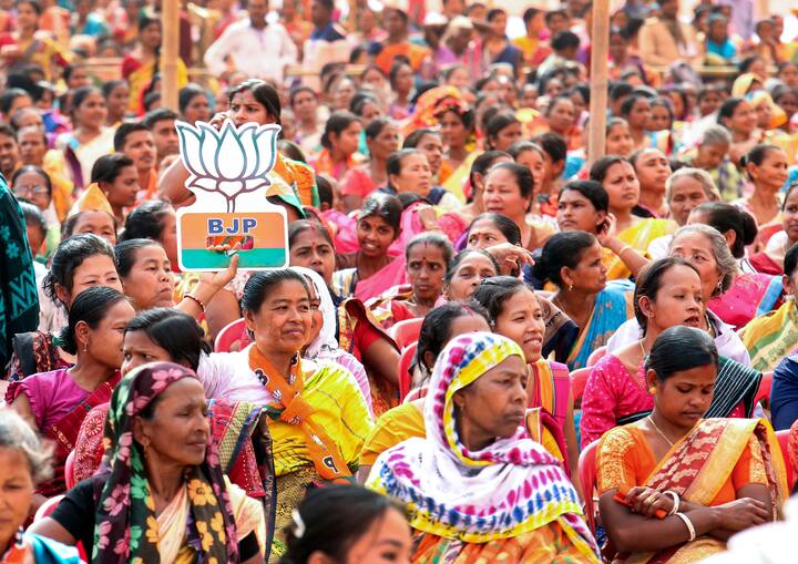 অমিত শাহ আরও বলেন, 'তিপ্রা মোথাকে ভোট দেওয়া মানে সিপিআইএম-কে ভোট দেওয়া। কংগ্রেসকে সমর্থন করা মানে কমিউনিস্টদের ভোট দেওয়া।'