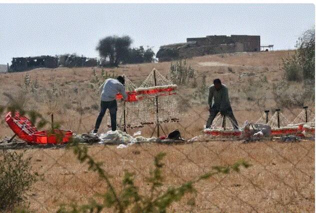 ਸੂਰਜਗੜ੍ਹ ਪੈਲੇਸ ਦੇ ਬਾਹਰ ਸਿਧਾਰਥ ਮਲਹੋਤਰਾ ਦੇ ਵਿਆਹ ਦੀਆਂ ਤਿਆਰੀਆਂ ਜ਼ੋਰਾਂ-ਸ਼ੋਰਾਂ ਨਾਲ ਚੱਲ ਰਹੀਆਂ ਹਨ।