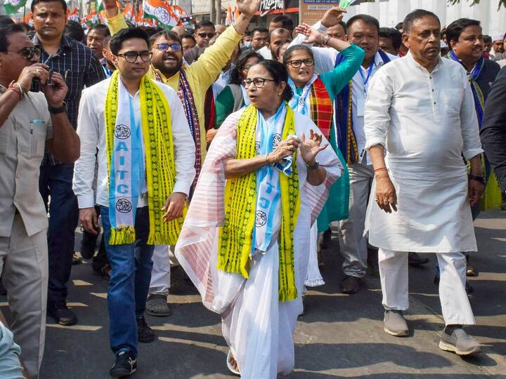She vowed to work for the welfare of the people of Bengal, the northeastern state if given the opportunity, pointing out that Bengal and Tripura share a lot in common, including language, culture, and eating habits. The head of the TMC gave the assurance that, if her party is elected to power, it will implement development programs like Kanyashree and Lakshmir Bhandar that are already in place in Bengal. ( Image Source: PTI )