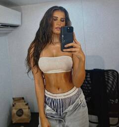 Tara Sutaria Pics: जीन्स में तारा सुतारिया ने कुछ इस तरह फ्लॉन्ट किया परफेक्ट फिगर, पतली कमरिया के दीवाने हुए फैंस