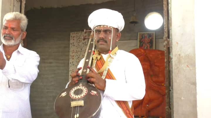 तर डीजेमुळे होणारे ध्वनी प्रदूषण आणि वाहनांमुळे होणारे वायू प्रदूषण रोखत अतिशय अनोख्या पद्धतीने आपल्या मुलीचा विवाह सोहळा व्हावा अशी आपली इच्छा असल्याने आपण हे नियोजन केल्याचे नवरी मुलगी पल्लवीचे वडील हभप गंगाधर महाराज गाडेकर यांनी सांगितले.