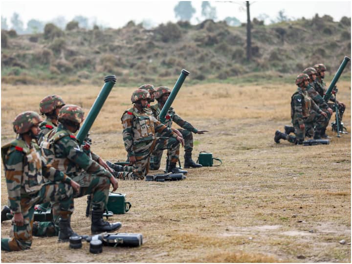 Indian Army 7000 officers posts vacant Government told in Lok Sabha 'भारतीय सेना में अधिकारियों की 7 हजार से ज्यादा पोस्ट खाली'- लोकसभा में सरकार ने बताया