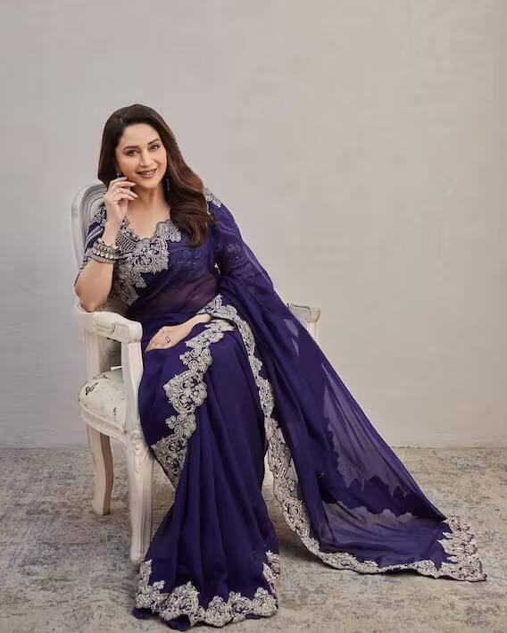 माधुरी दीक्षितच्या हास्याचे सर्वच चाहते आहेत. माधुरीच्या स्माईलबरोबरच तिच्या पारंपरिक लूकचीही तितकीच चर्चा असते.