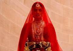 Actress Bridal Lehenga: शादी के बजट जितना तो सिर्फ इन हीरोइन्स का लहंगा था, चुकाई मोटी कीमत