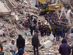 Turkey Earthquake: அதிகாலையில் நடந்த துயரம்.. துருக்கியில் சக்திவாய்ந்த நிலநடுக்கம்.. கிளிக்ஸ்!