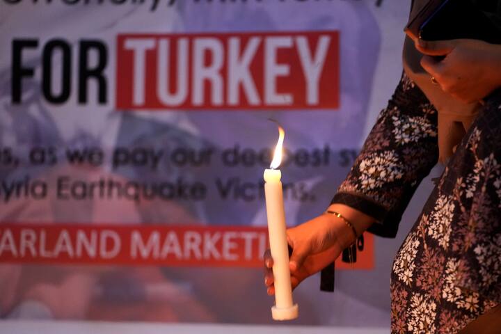 சியாவிலும் , துருக்கியிலும் அடுத்தடுத்து இரண்டு நிலநடுக்கம் ஏற்பட்டது. (Source: AP)