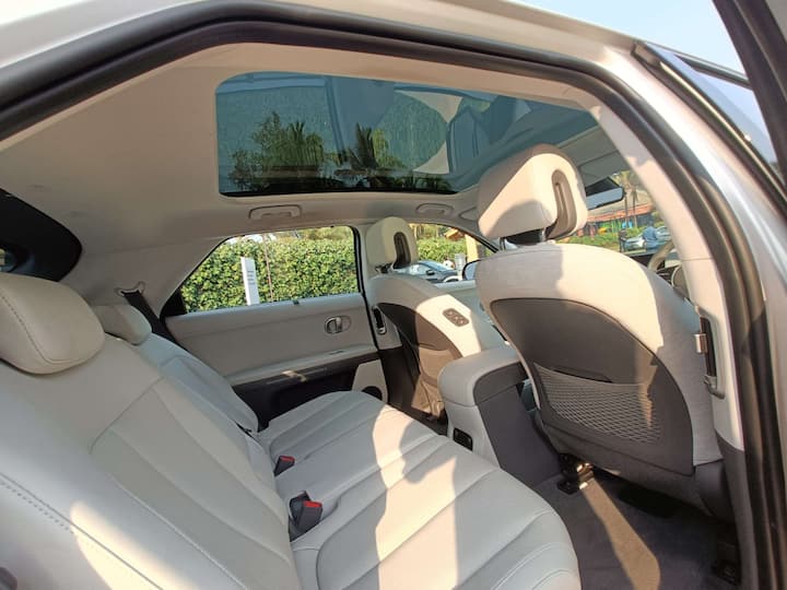 Then you also get dual zone climate control, connected car technology, heated outside mirrors, handsfree tailgate and more. With the basic interior design comprising of dual 12.3inch screens along with a minimal button free interface. (Source: Somnath Chatterjee)