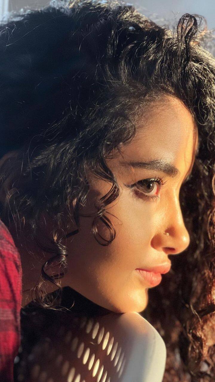 அனுபமாவைப் போல சுருள் முடி வேண்டுமா? அப்போ இதையெல்லாம் ட்ரை பண்ணலாம்