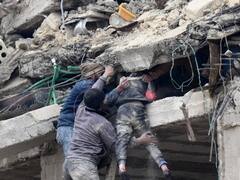 तुर्किए में भूकंप की तबाही, आंसू, बेबसी के साथ गुजरी रात! मौतों का आंकड़ा 4 हजार के पार | 10 Updates