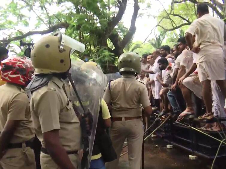 Kerala Police Use Water Cannons To Disperse Congress Workers Protesting Against State Budget In Kochi Kerala Police Use Water Cannons To Disperse Congress Workers Protesting Against State Budget