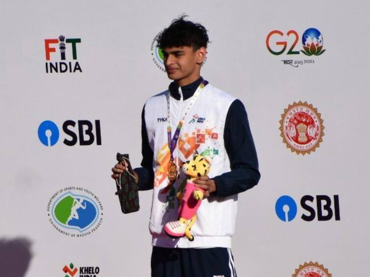 Madhavan Son Vedaant wins Gold Mens 200m Freestyle khelo india youth games 2023 Vedaant Madhavan Wins Gold: கேலோ இந்தியா நீச்சல் போட்டி.. தங்கம் வென்ற நடிகர் மாதவனின் மகன் வேதாந்த்