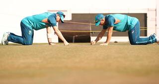 IND vs AUS 1st Test Nagpur: Autralia inspects nagpur pitch ahead of test match IND vs AUS: નાગપુર ટેસ્ટ પહેલા ઓસ્ટ્રેલિયાએ કર્યું પીચનું નિરીક્ષણ, શેર કરી આ ખાસ તસવીર