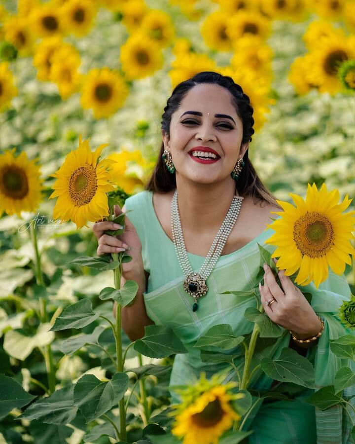 అనసూయ అందమైన ఫోటోలు. Image Credit: Anasuya Bhradwaj/ Instagram