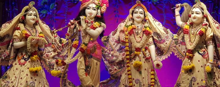 அக்கரை கடற்கரையில் அமைந்துள்ளது.