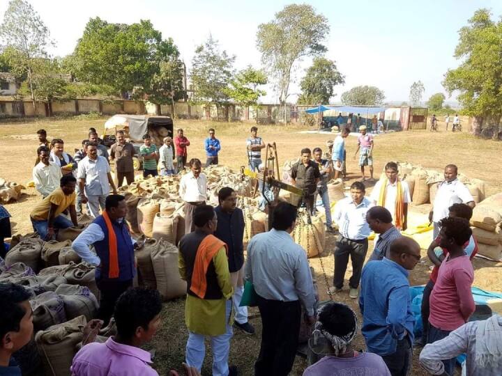 Bastar  Thousands Of Bastar Farmers Not Sell Paddy Know Reason Behind It Chhattisgarh ann Bastar News: बस्तर के हजारों किसान नहीं बेच पाए अपना धान, बिचौलियों पर लगाया ये बड़ा आरोप