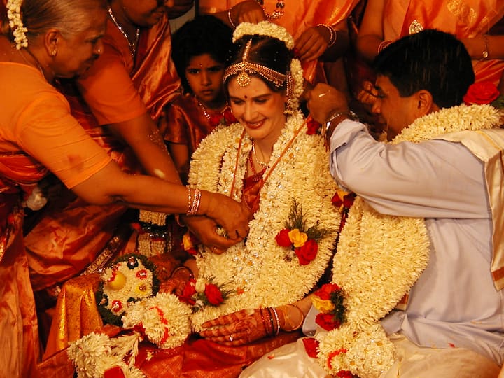 இவர் மார்கரெட் எனும் வெளிநாட்டவரை காதலித்து திருமணம் செய்து கொண்டார்