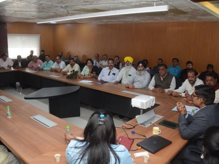 Mahashivratri 2023: उज्जैन में महाशिवरात्रि पर मनेगी दीपावली, 18 लाख दीप जलाकर गिनीज बुक में दर्ज होगा धार्मिक नगरी का नाम MP Religious City Ujjain will recorded in Guinness Book by lighting 18 lakh lamps on Mahashivratri 2023 ANN Mahashivratri 2023: उज्जैन में महाशिवरात्रि पर मनेगी दीपावली, 18 लाख दीप जलाकर गिनीज बुक में दर्ज होगा धार्मिक नगरी का नाम