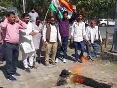 भोपाल में सिंधिया समर्थक मंत्री का फूंका पुतला, कांग्रेस ने ट्रांसफार्मर हटाने का जताया विरोध