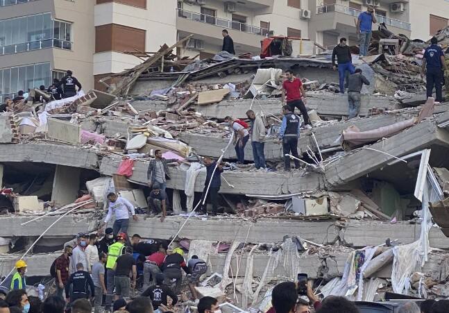 तुर्की आणि सीरियामध्ये भूकंपातील मृतांच्या आकडा 4000 वर पोहोचला आहे. एकापाठोपाठ एक सतत बसलेल्या भूकंपाच्या धक्क्यांमुळे येथील हजारो घरं आणि इमारती जमीनदोस्त झाल्या आहेत.