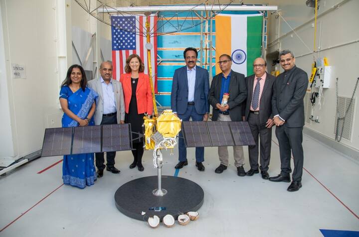 निसार उपग्रह बनवण्याची इस्त्रो आणि नासा यांची संयुक्त मोहिम आहे. भारत आणि अमेरिकेच्या मैत्रीचं हे आणखी एक उदाहरण आहे.